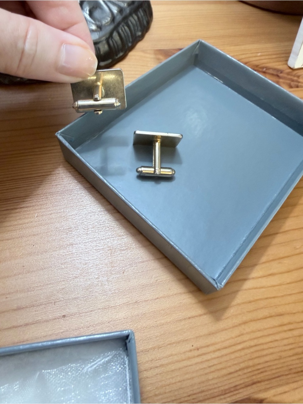 Engraved Rectangular gold Cufflinks - Picture 5 of 6